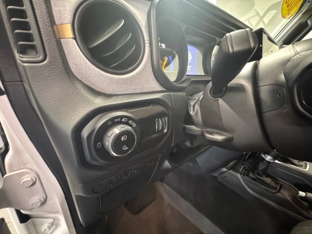 Used 2025 Jeep Gladiator Sport AWD/4WD image 25