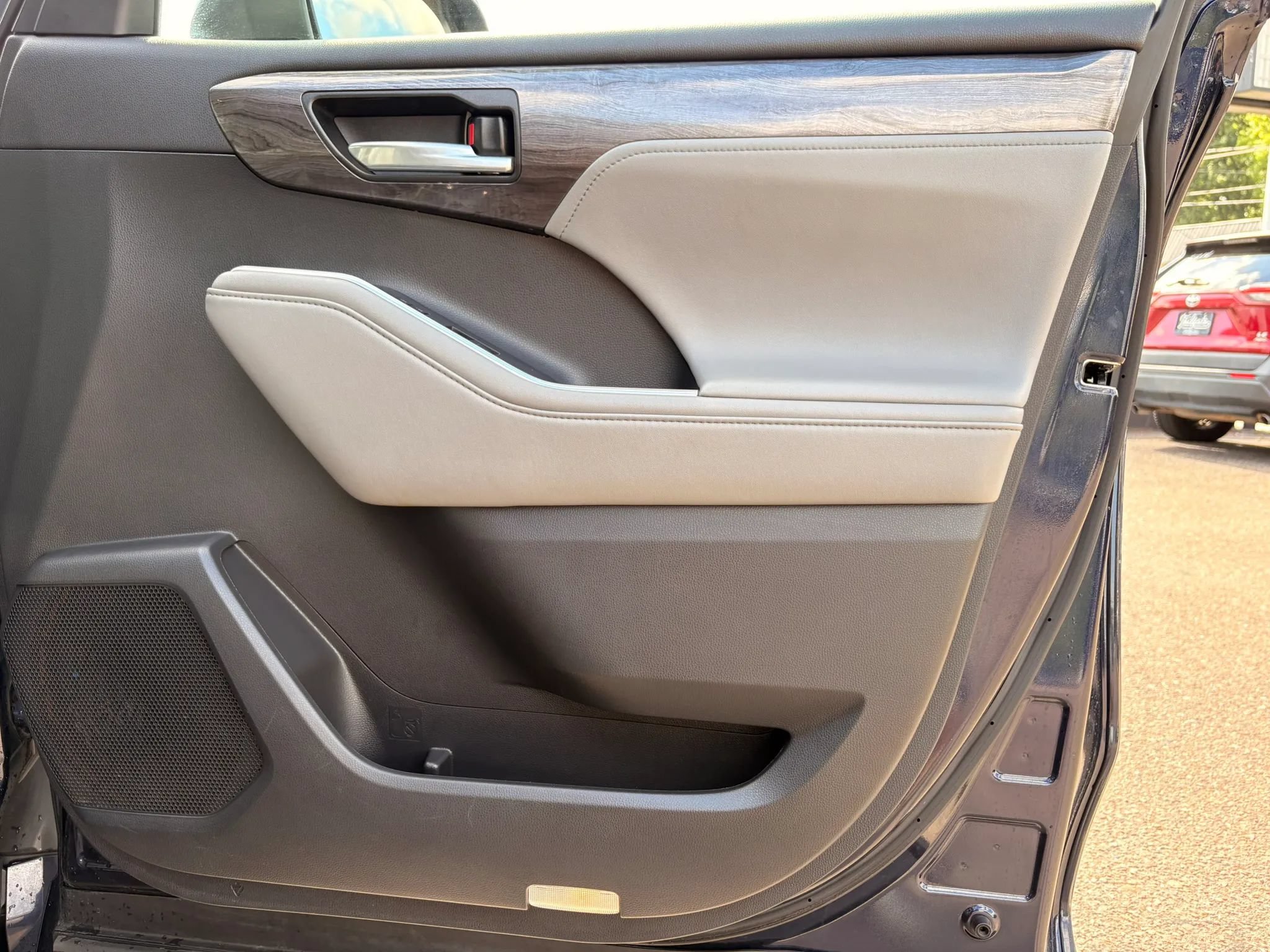 Used 2021 Toyota Highlander Limited AWD/4WD image 12