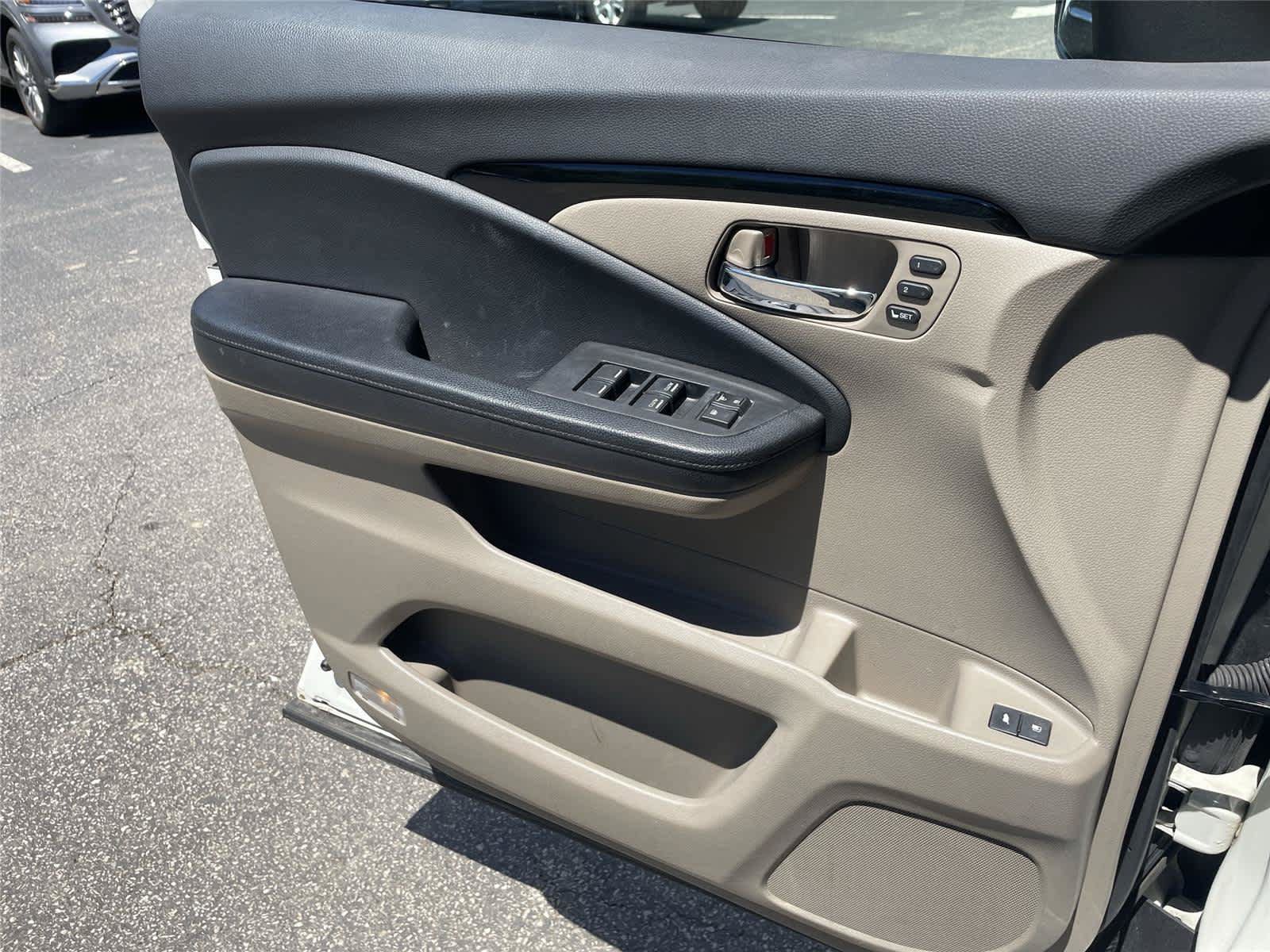 Used 2016 Honda Pilot Touring image 21