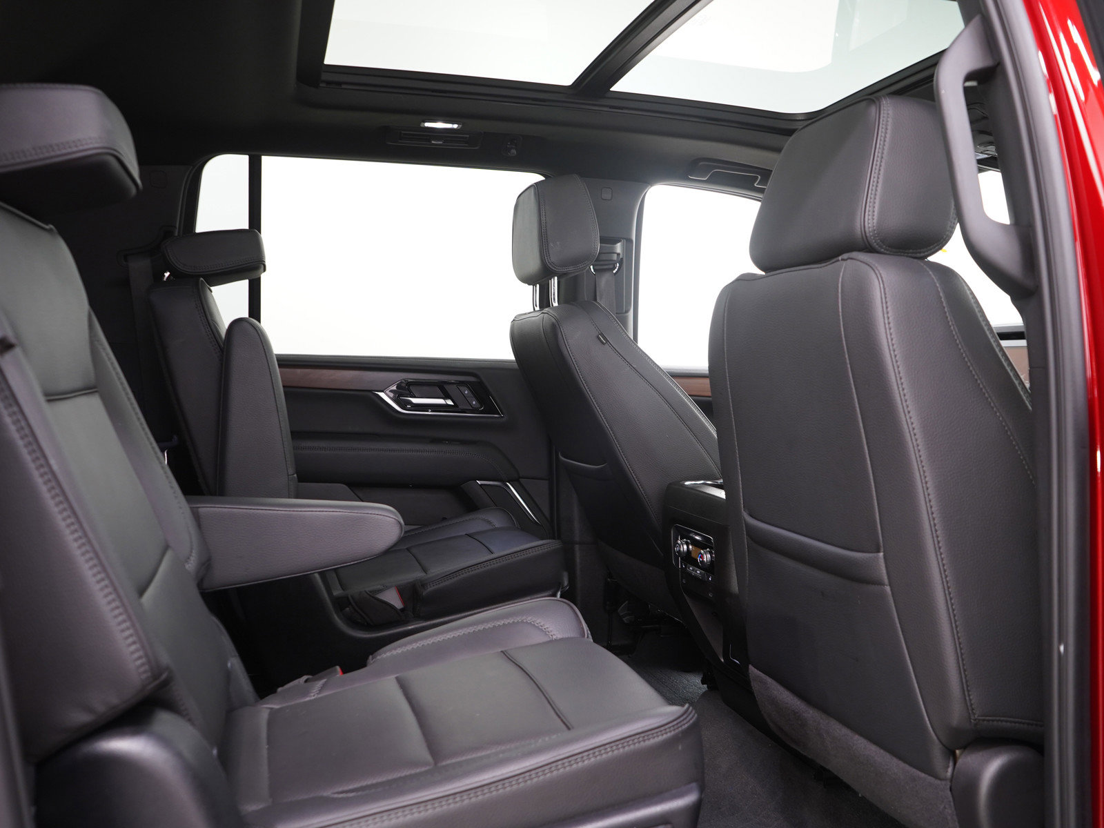 Used 2025 GMC Yukon XL Denali w/ Sun & Power Step Package AWD/4WD image 15