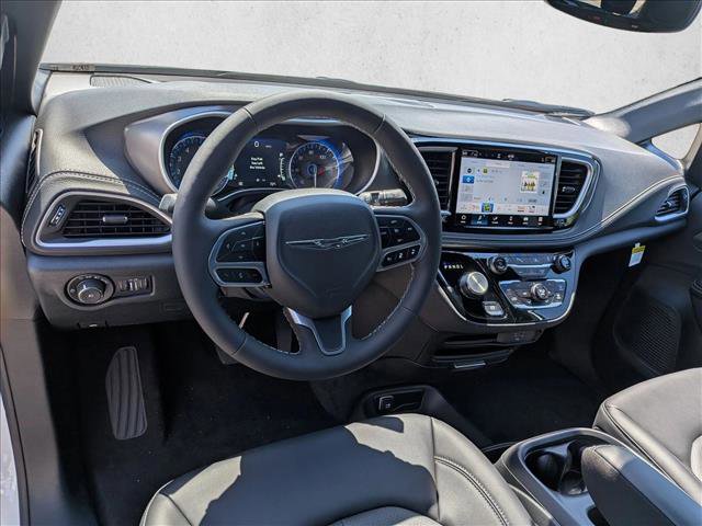 New 2026 Chrysler Pacifica Select FWD image 3