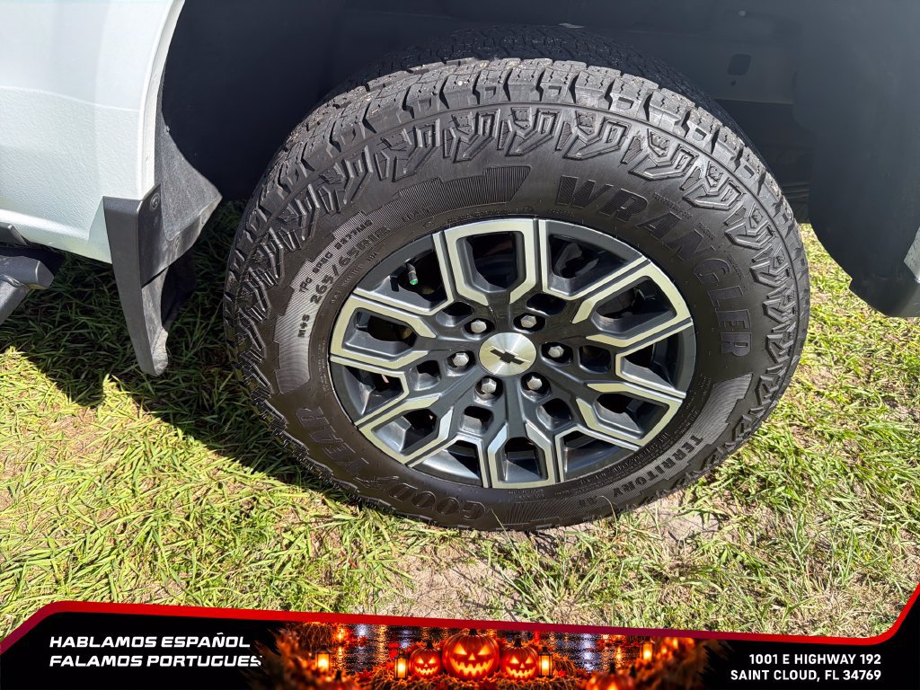 Used 2023 Chevrolet Colorado Z71 w/ Z71 Convenience Package 2 AWD/4WD image 11