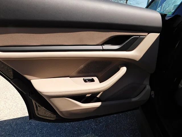 Used 2021 Porsche Taycan image 9