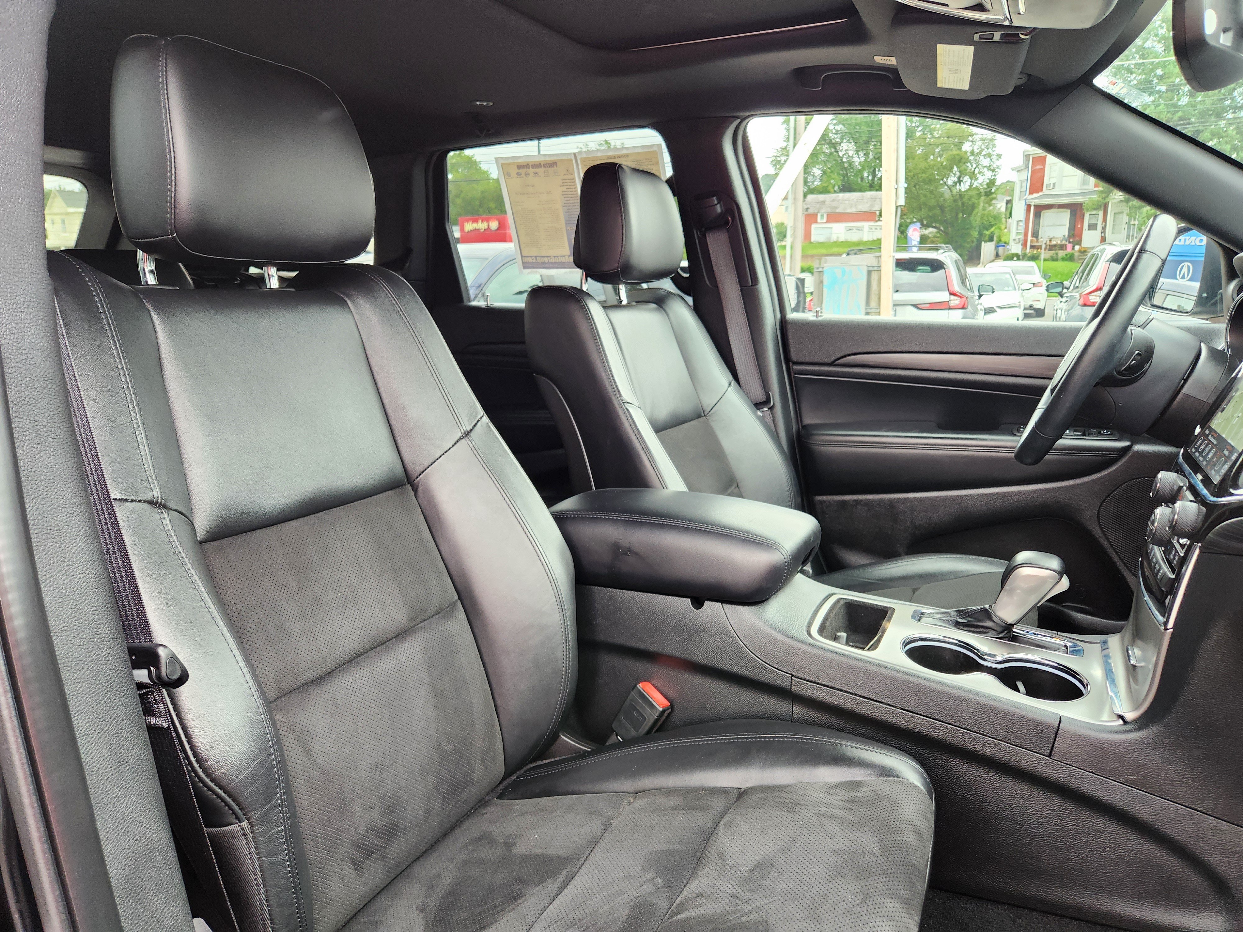 Used 2022 Jeep Grand Cherokee Laredo X AWD/4WD image 16