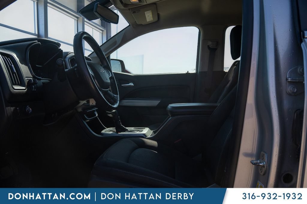 Used 2017 Chevrolet Colorado LT w/ LT Convenience Package RWD image 3