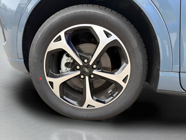 Used 2025 Ford Escape ST-Line Elite w/ Class II Trailer Tow Package AWD/4WD image 16