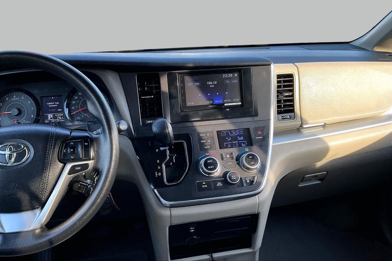Used 2015 Toyota Sienna LE FWD image 6