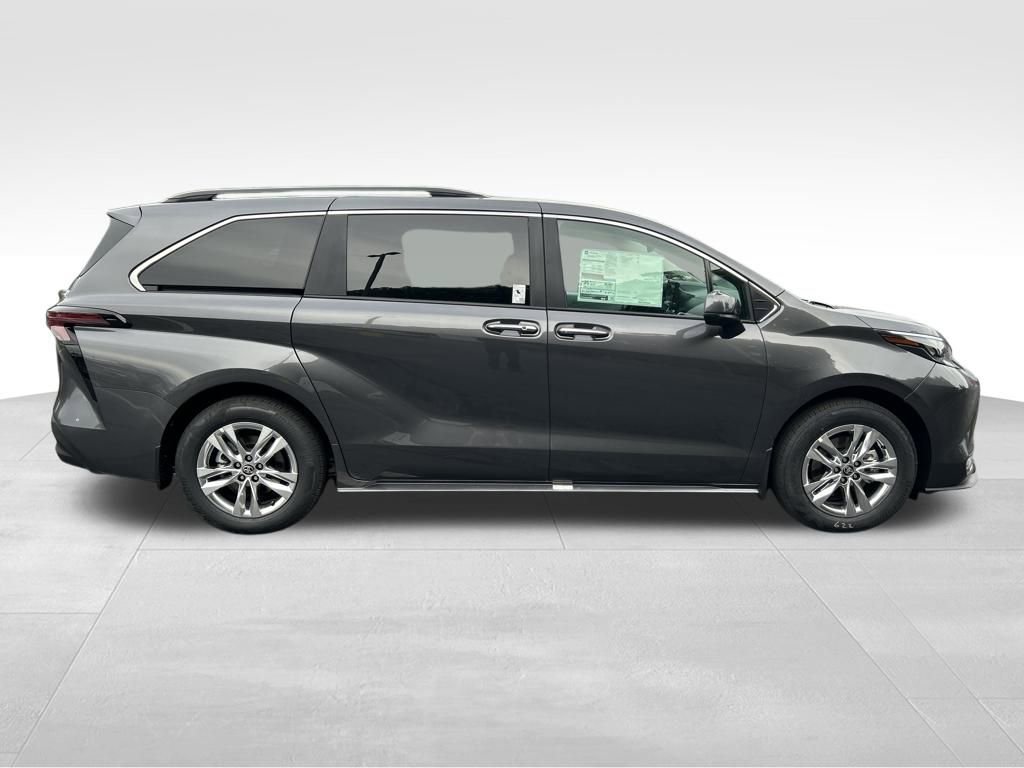 New 2025 Toyota Sienna XLE image 6