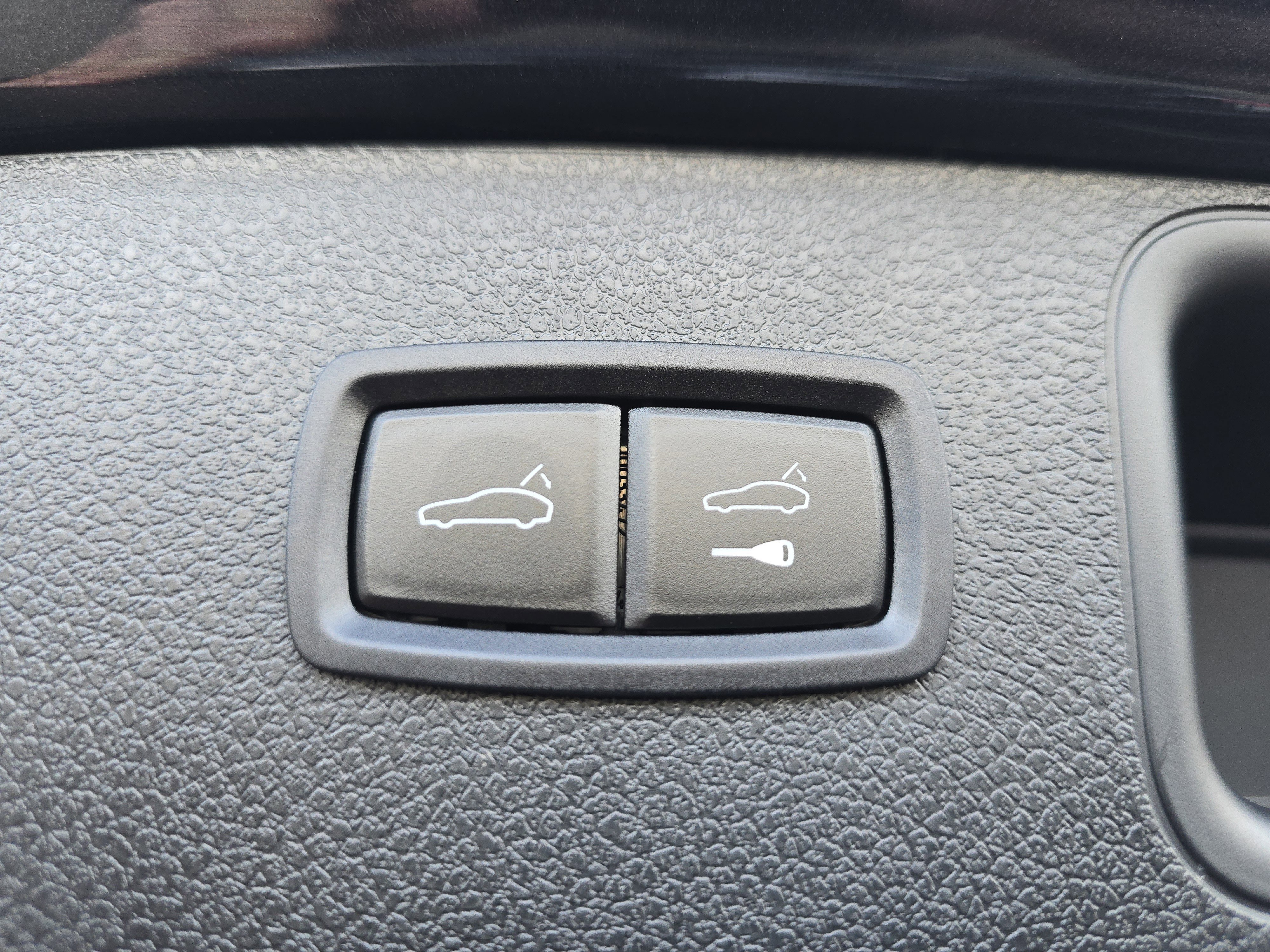 Certified 2025 Porsche Macan image 16