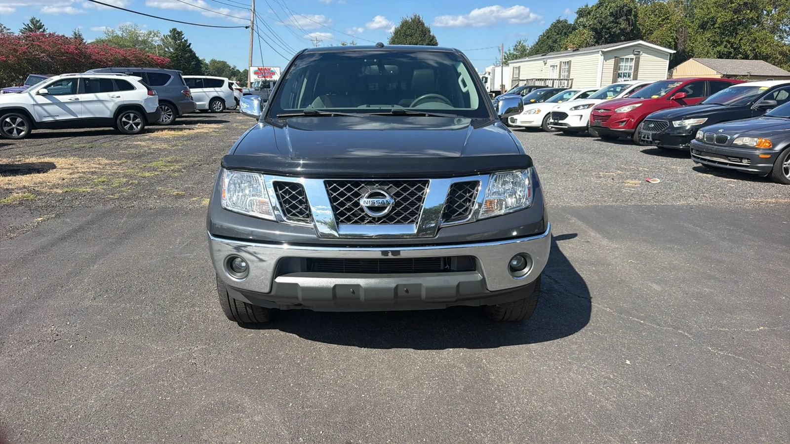 Used 2015 Nissan Frontier SL w/ Moonroof Package AWD/4WD image 6