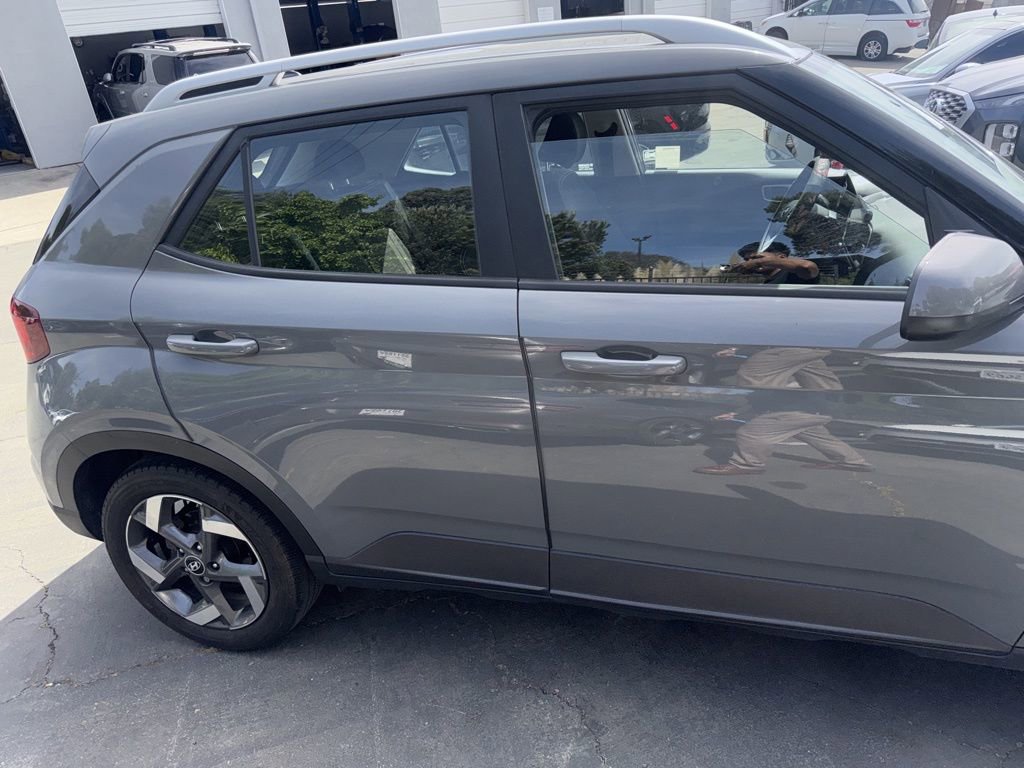 Used 2021 Hyundai Venue SEL w/ Cargo Package image 3