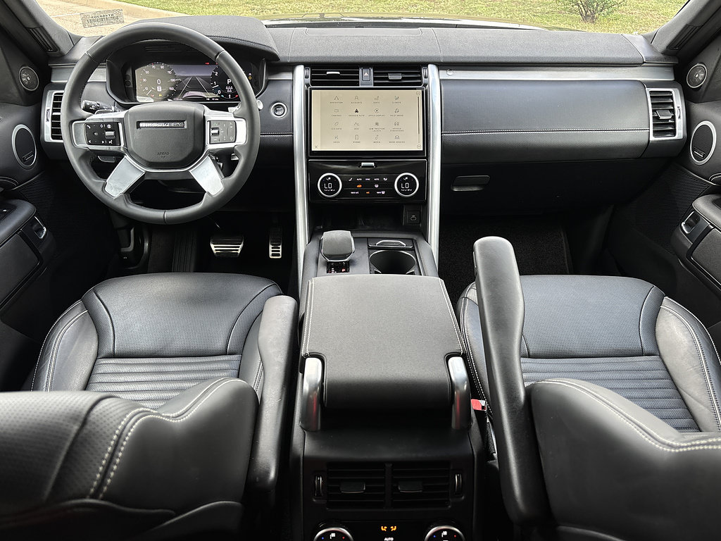 Used 2024 Land Rover Discovery Dynamic SE AWD/4WD image 12