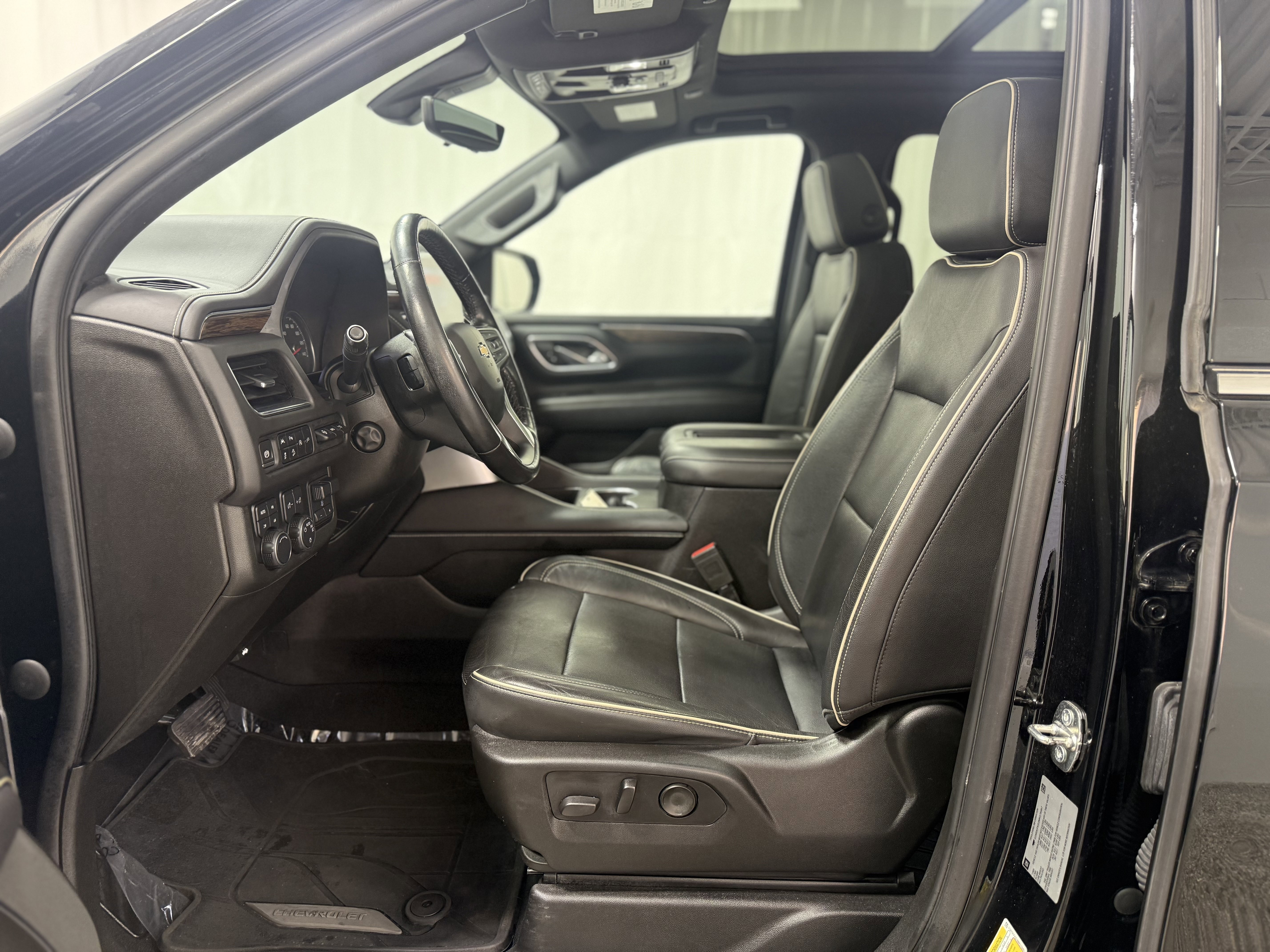 Used 2021 Chevrolet Suburban Premier w/ Premium Package image 15