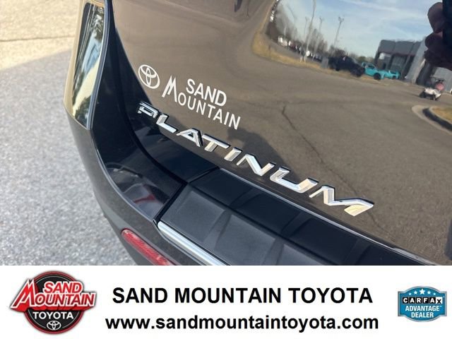 Used 2023 Ford Explorer Platinum w/ Technology Package AWD/4WD image 10