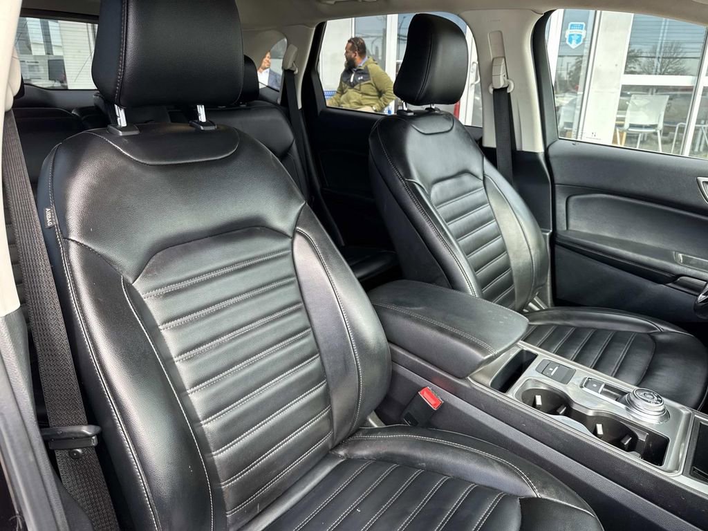 Used 2023 Ford Edge SEL image 11