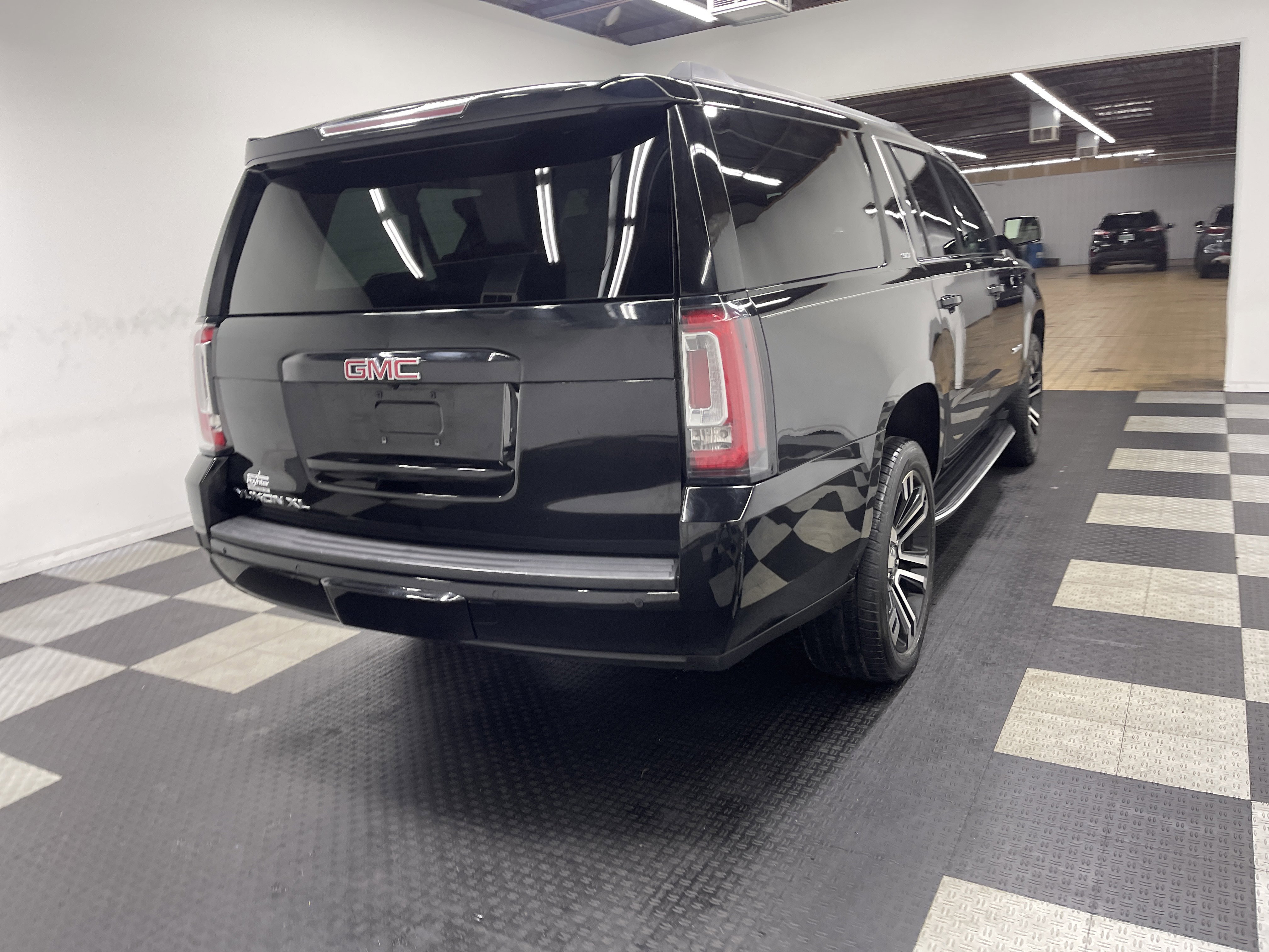 Used 2020 GMC Yukon XL SLT AWD/4WD image 5