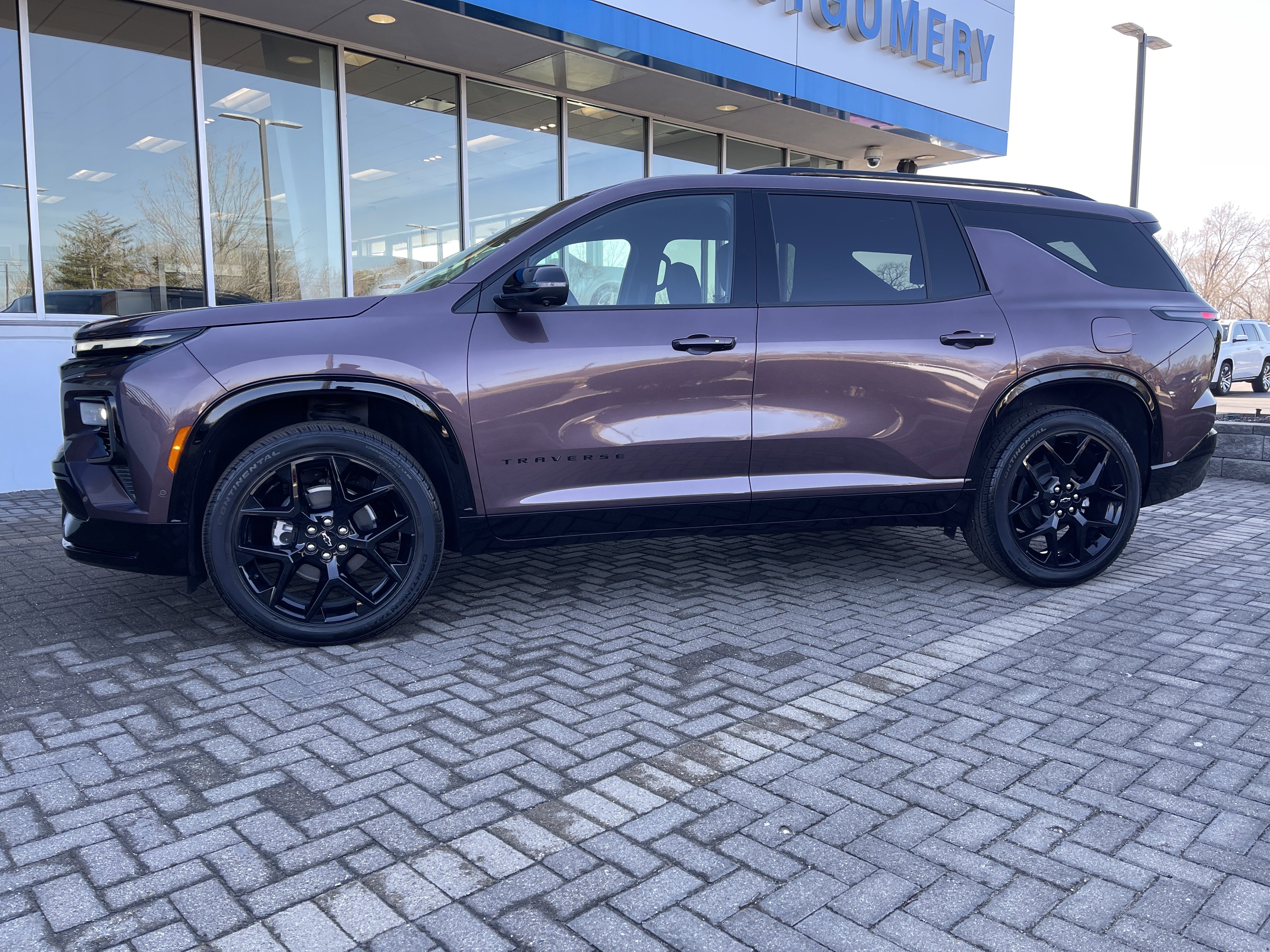 Used 2025 Chevrolet Traverse RS w/ LPO, Floor Liner Package image 2