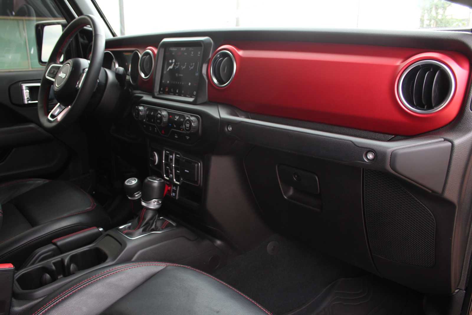 Used 2023 Jeep Gladiator Rubicon w/ LED Lighting Group AWD/4WD image 17
