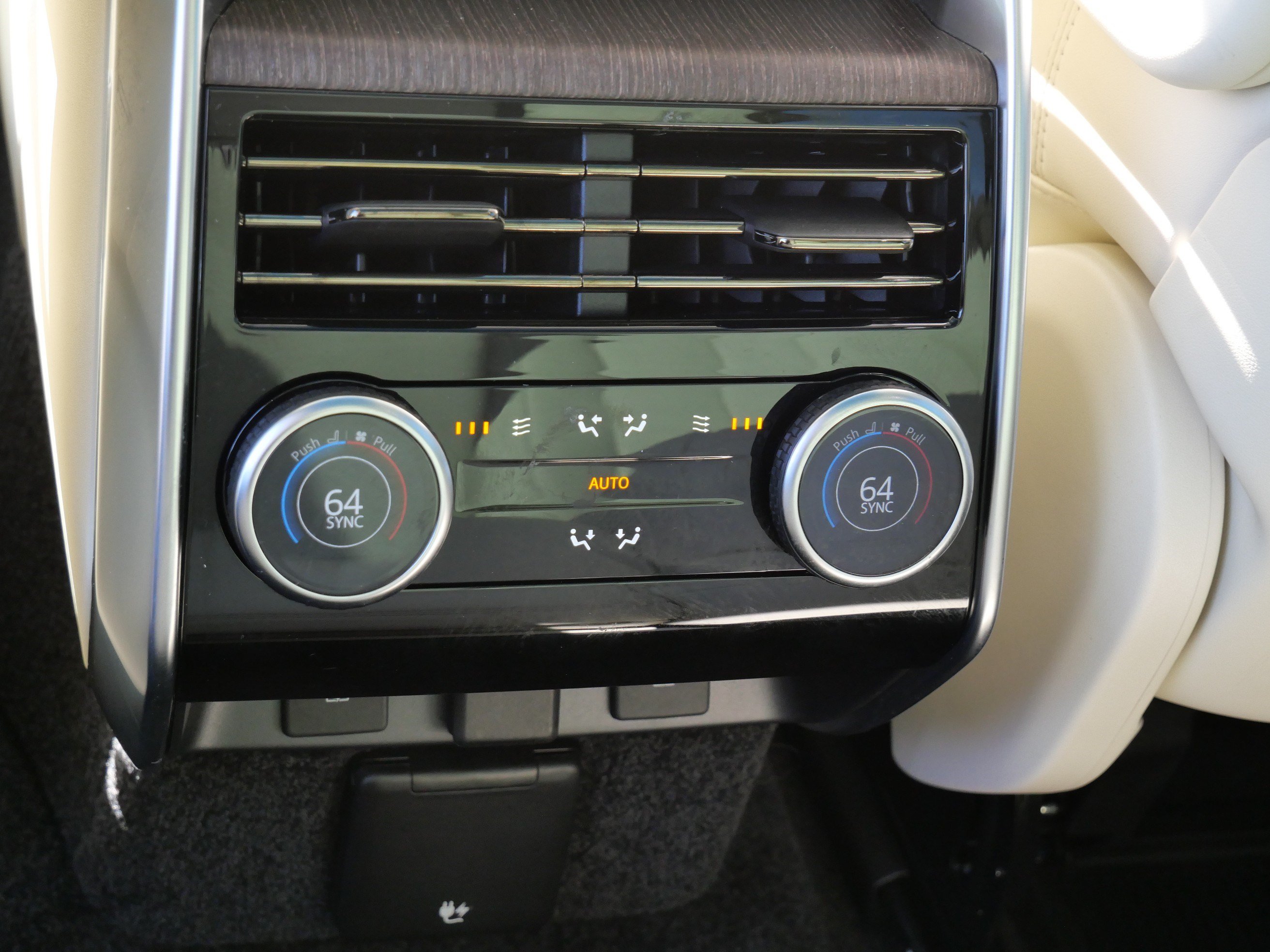 Certified 2023 Land Rover Range Rover Autobiography AWD/4WD image 19