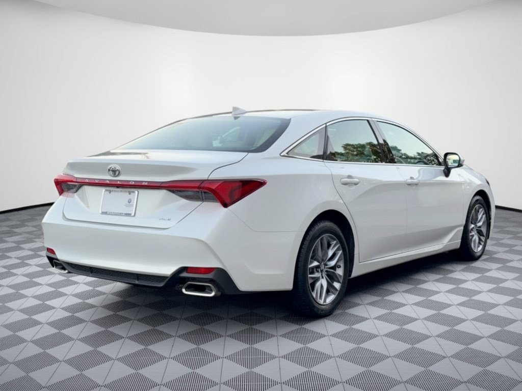 Used 2019 Toyota Avalon XLE w/ Moonroof Package FWD image 9