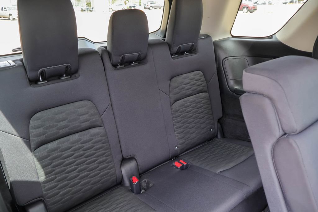 Used 2025 Nissan Pathfinder SV image 11