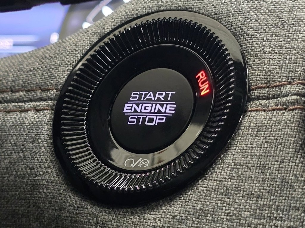 Used 2024 Jeep Compass Latitude image 30