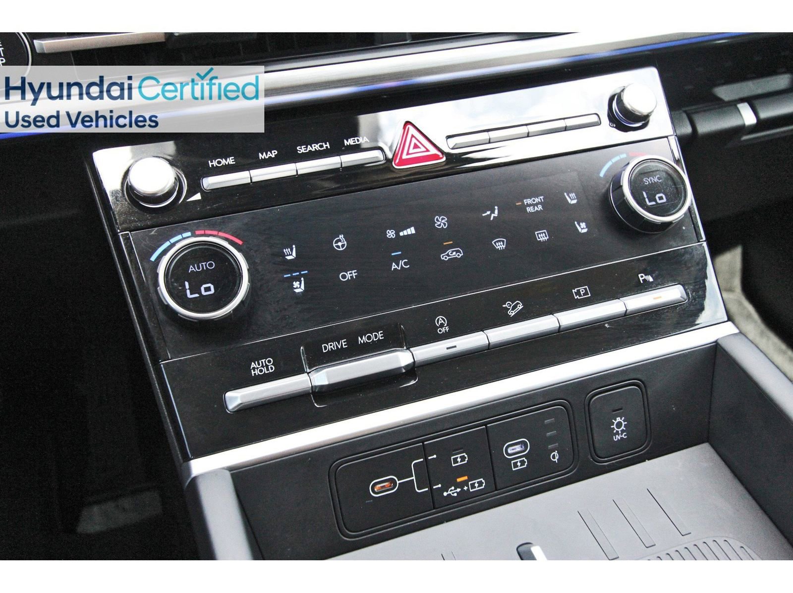 Used 2025 Hyundai Santa Fe Limited image 31