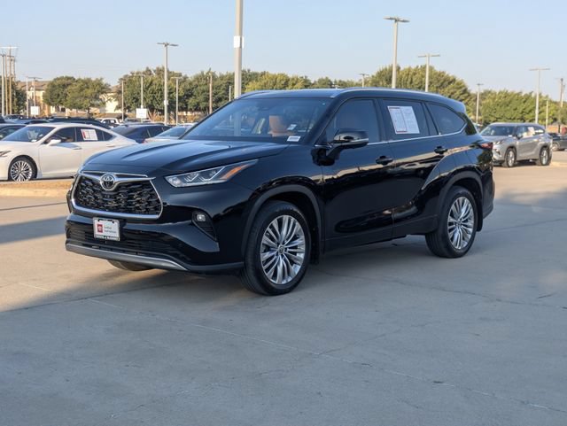 Certified 2025 Toyota Highlander Platinum AWD/4WD image 10