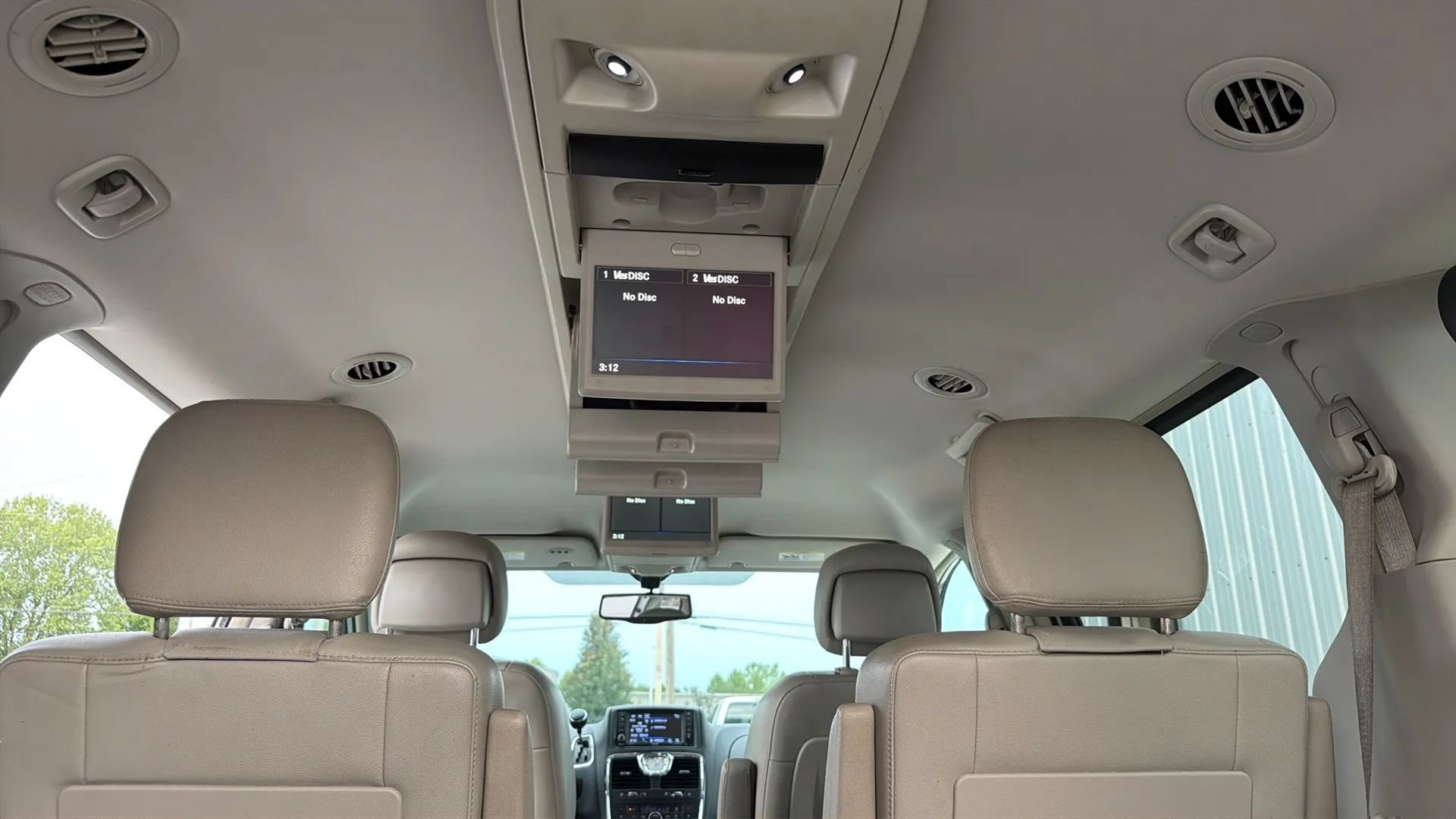 Used 2013 Chrysler Town & Country Touring-L w/ Driver Convenience Group FWD image 17