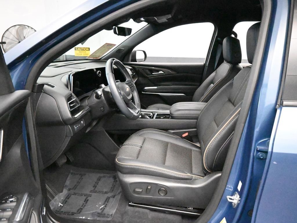 Used 2025 Chevrolet Traverse High Country image 11