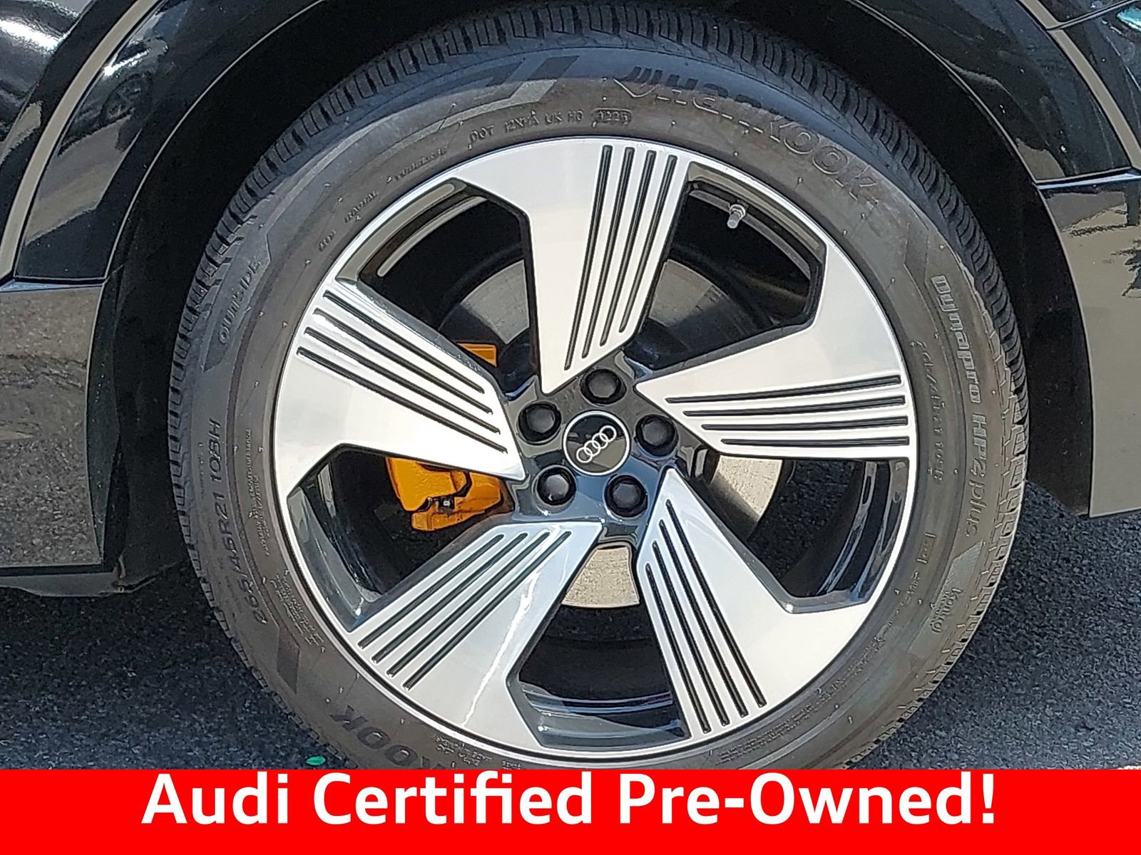 Used 2023 Audi e-tron Premium Plus w/ Premium Plus Package AWD/4WD image 35