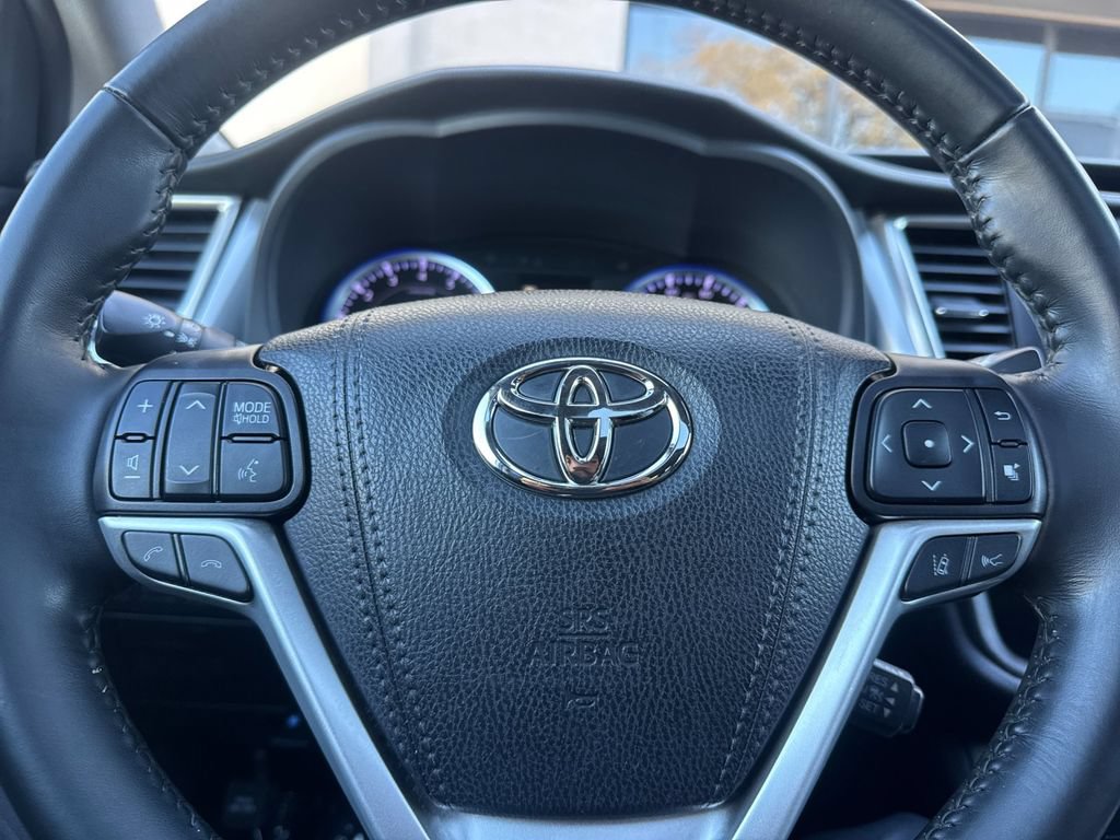 Used 2019 Toyota Highlander SE AWD/4WD image 30