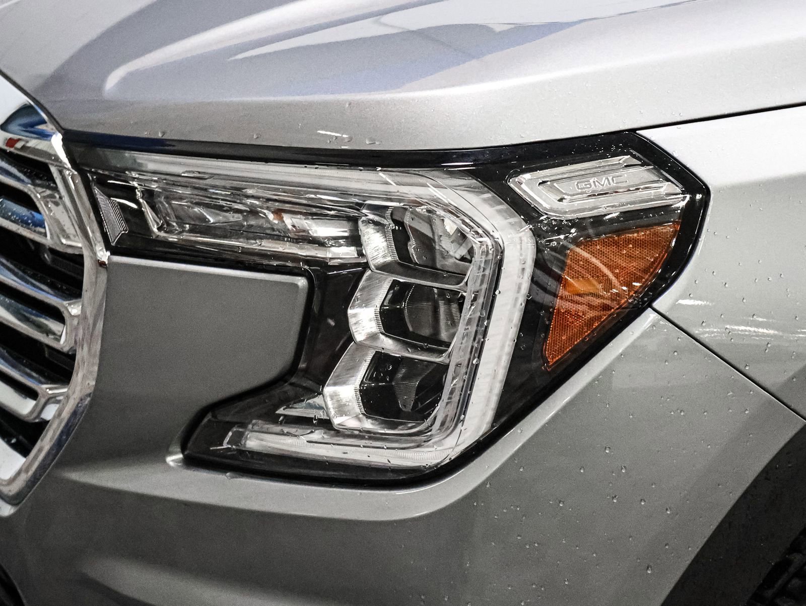 Used 2024 GMC Terrain SLT image 14