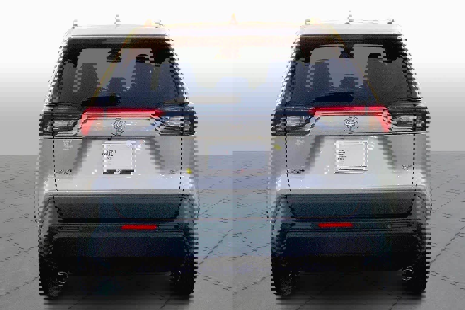 Used 2023 Toyota RAV4 XLE Premium image 5