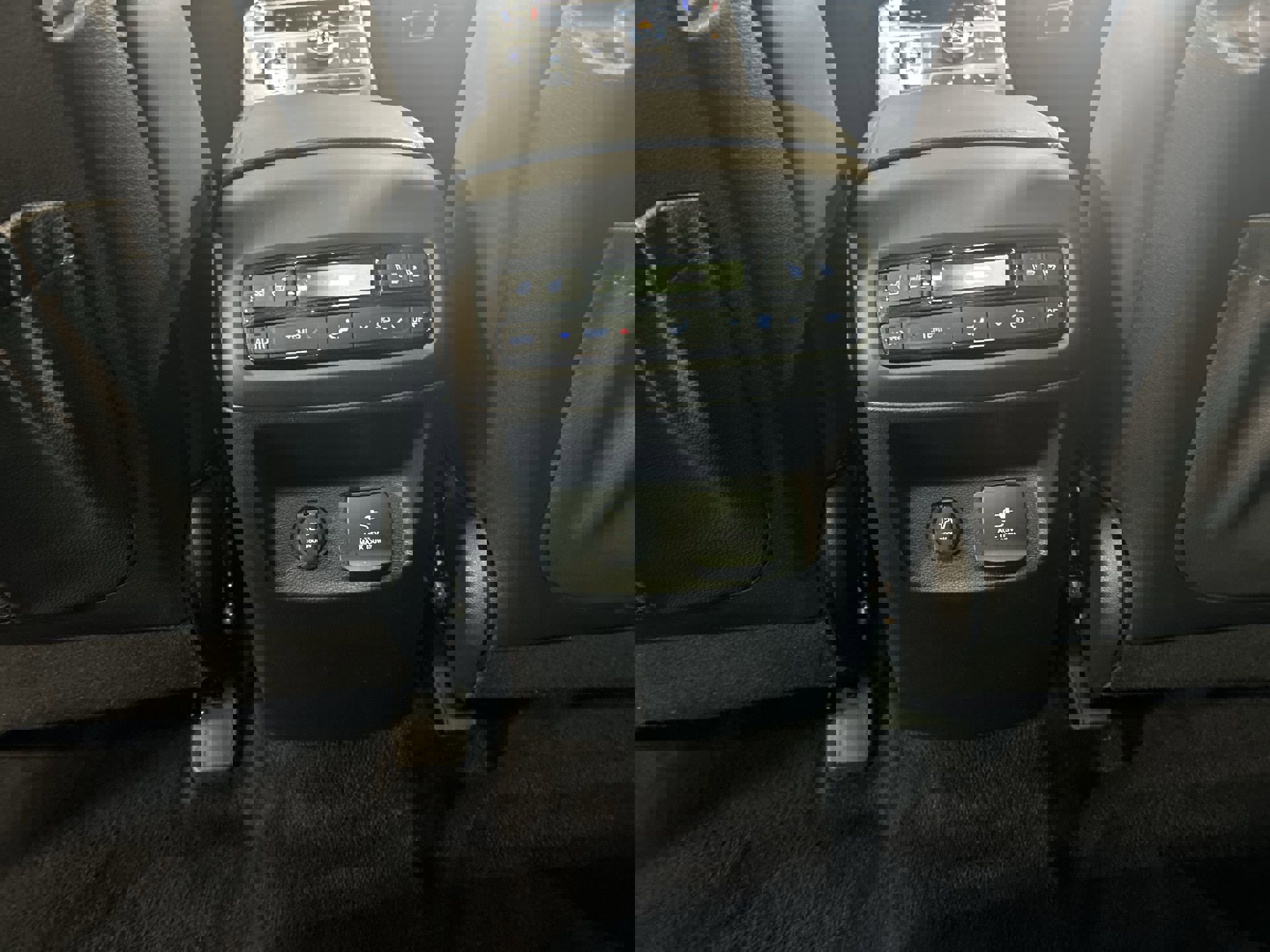 Used 2024 Hyundai Palisade Calligraphy image 23