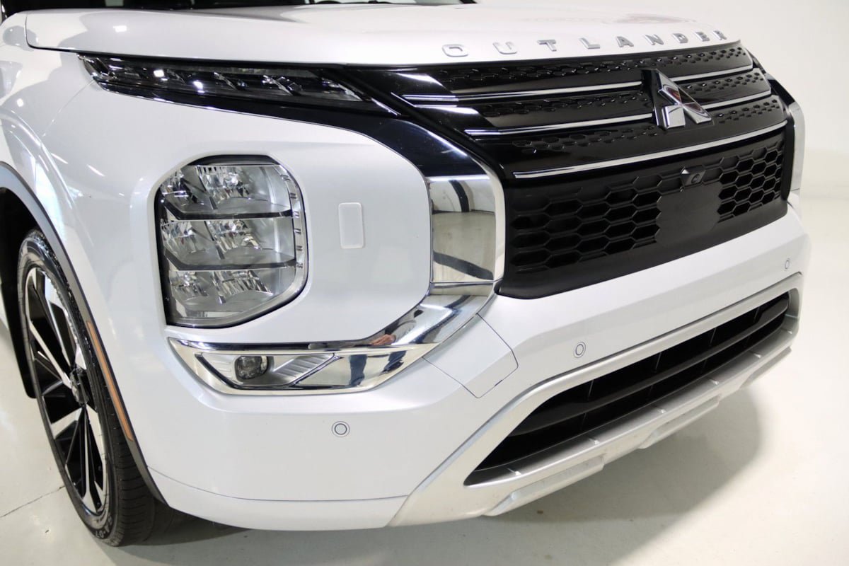 Used 2024 Mitsubishi Outlander 4WD Plug-In Hybrid image 27