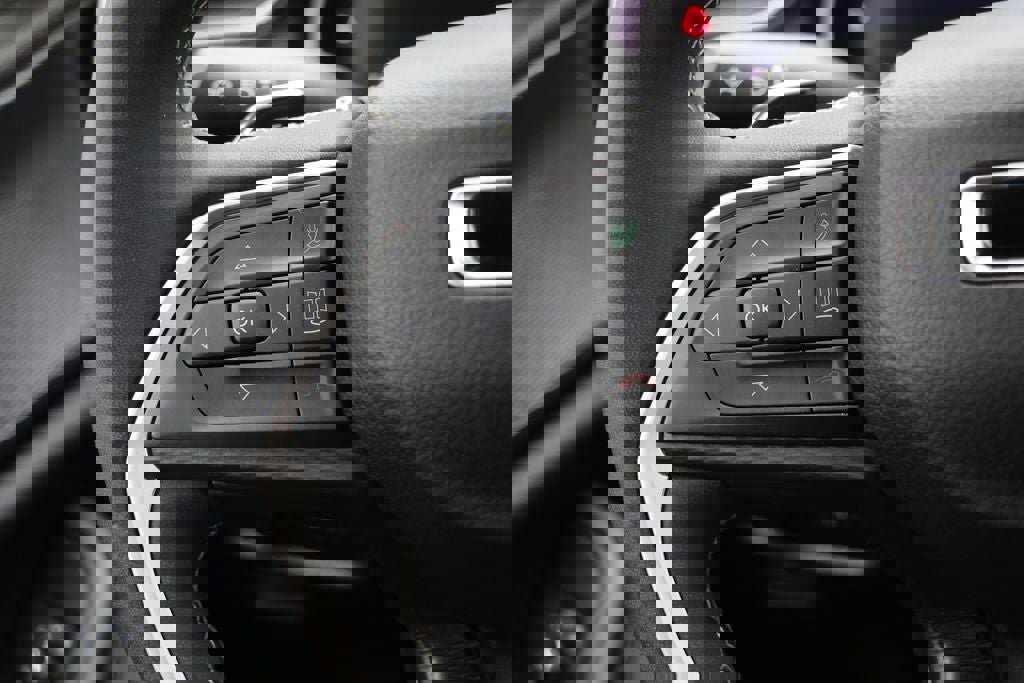 Used 2025 Jeep Grand Cherokee L Laredo image 19