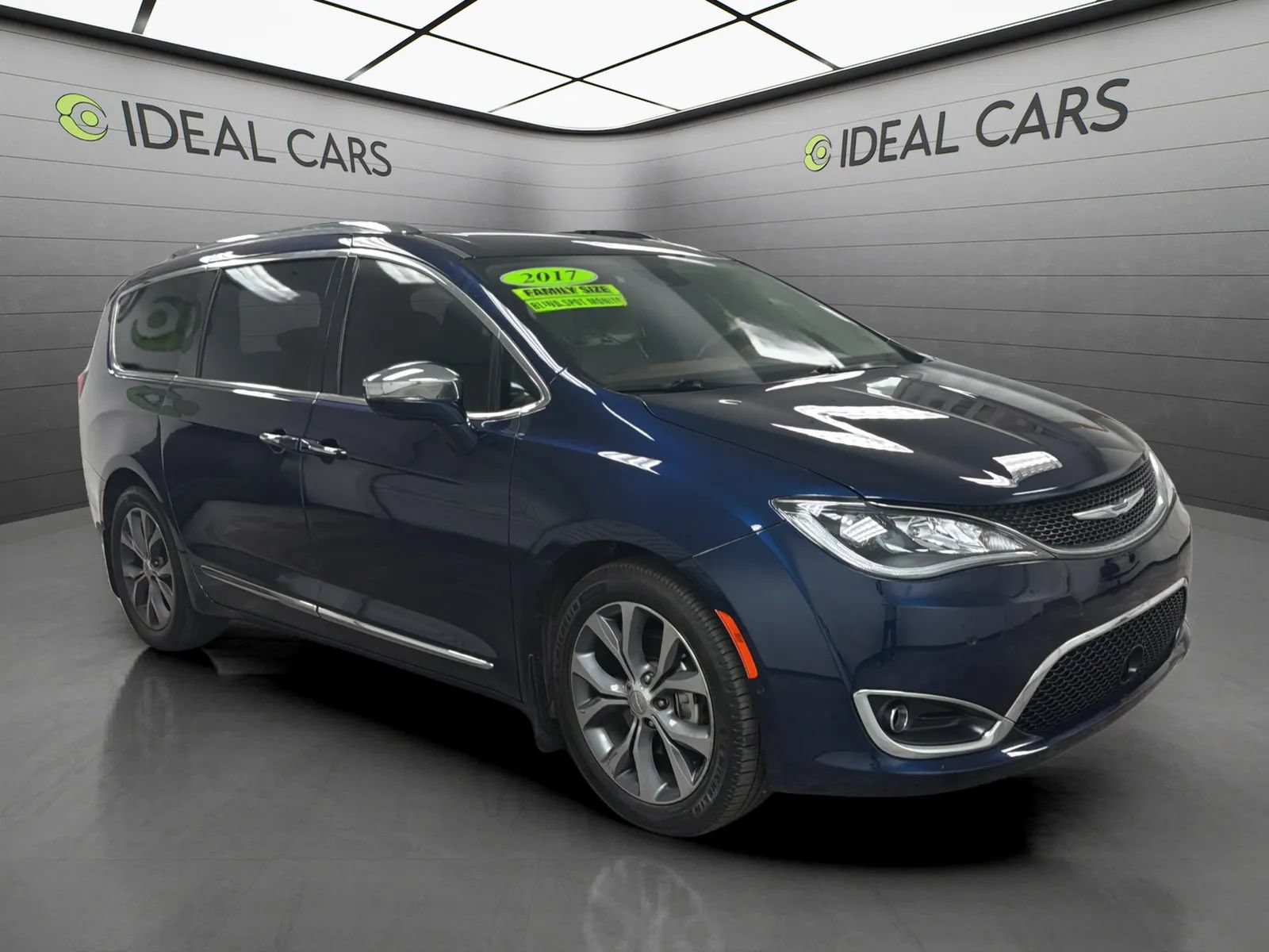 Used 2017 Chrysler Pacifica Limited FWD image 3