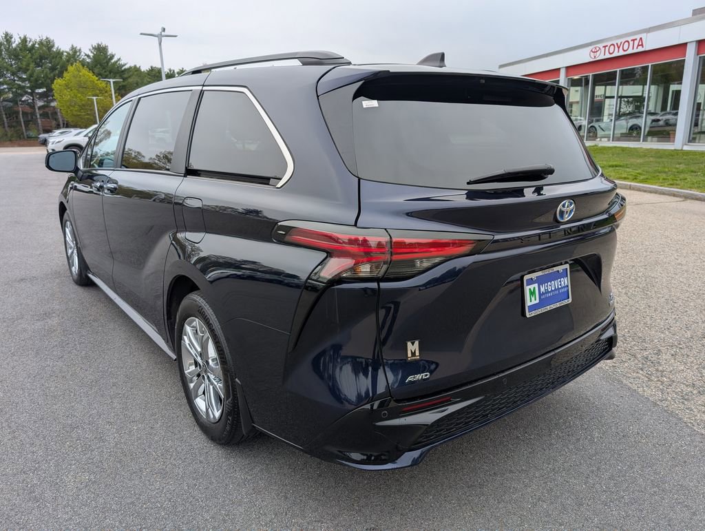 Used 2023 Toyota Sienna XSE w/ XSE Plus Package AWD/4WD image 3