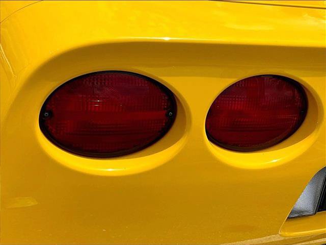 Used 2000 Chevrolet Corvette Coupe w/ Performance Handling Pkg RWD image 29