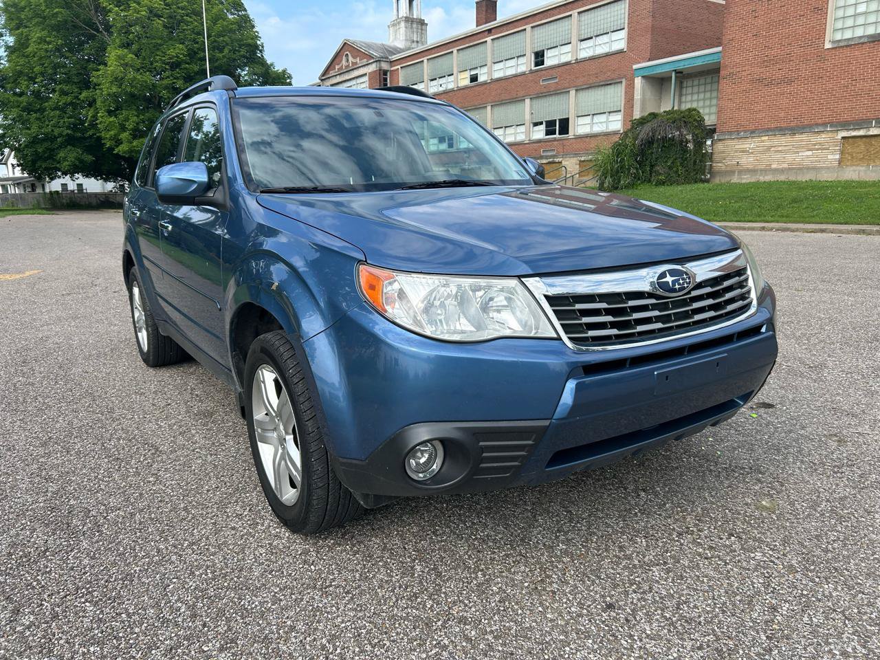 Used 2010 Subaru Forester 2.5X Limited AWD/4WD image 1