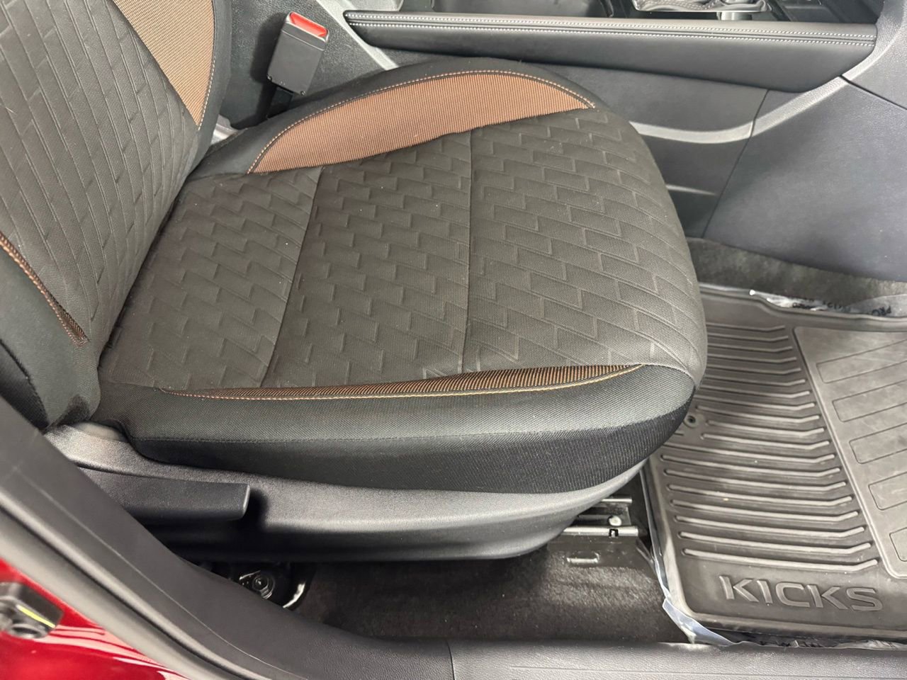 Used 2024 Nissan Kicks SR image 30