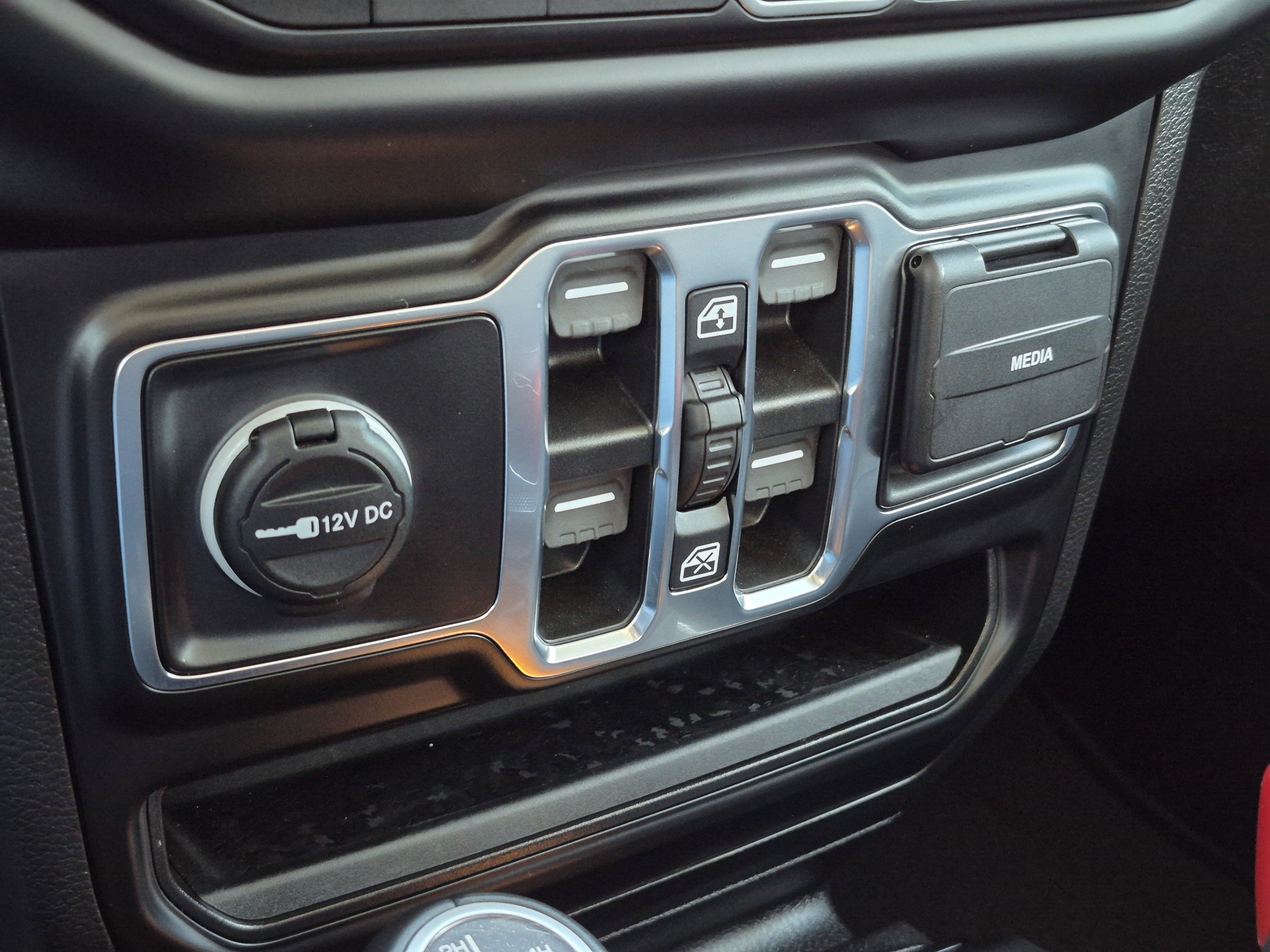 Used 2022 Jeep Wrangler Unlimited Sahara AWD/4WD image 24