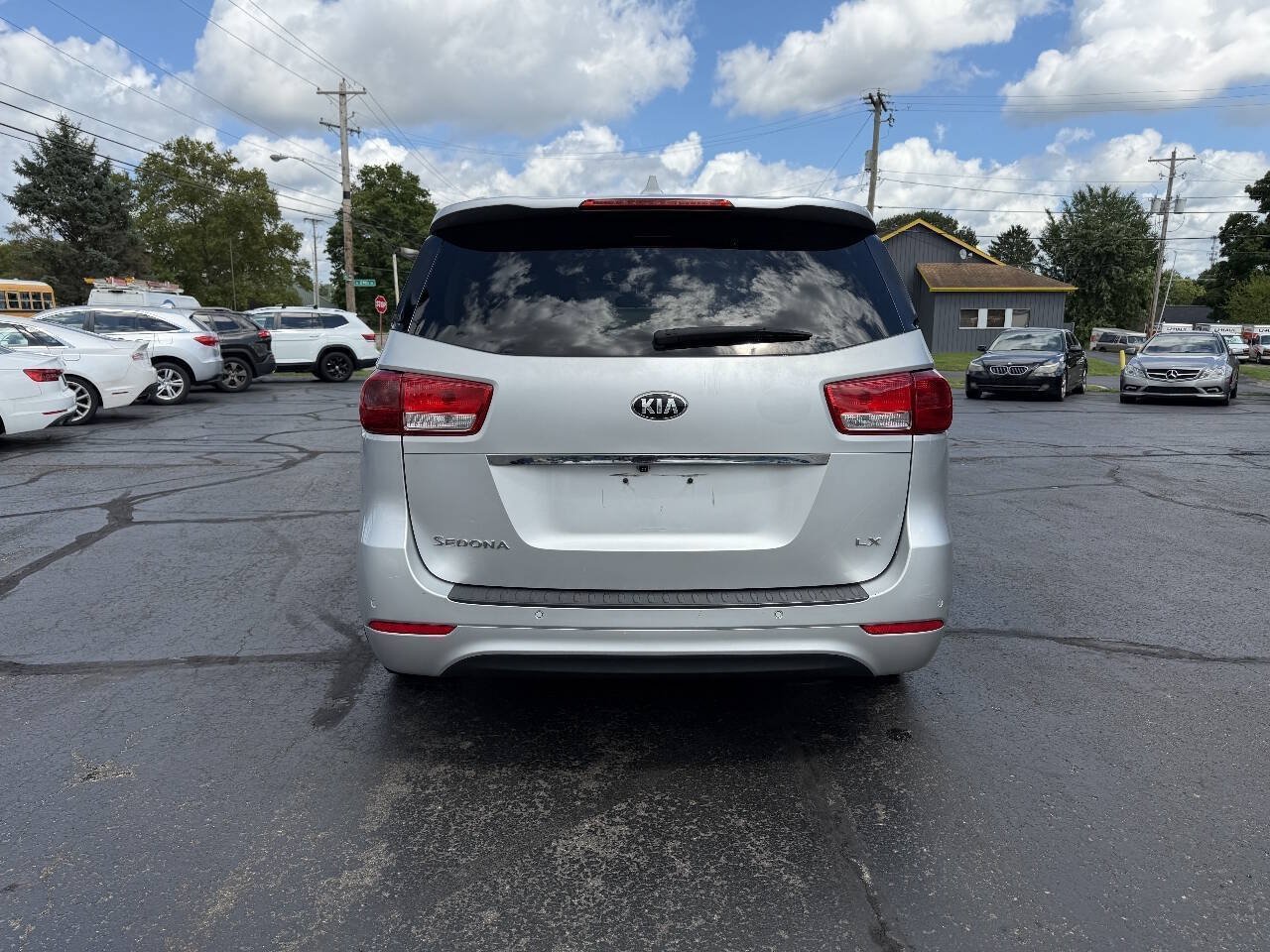 Used 2016 Kia Sedona LX w/ Option Group 020 FWD image 9
