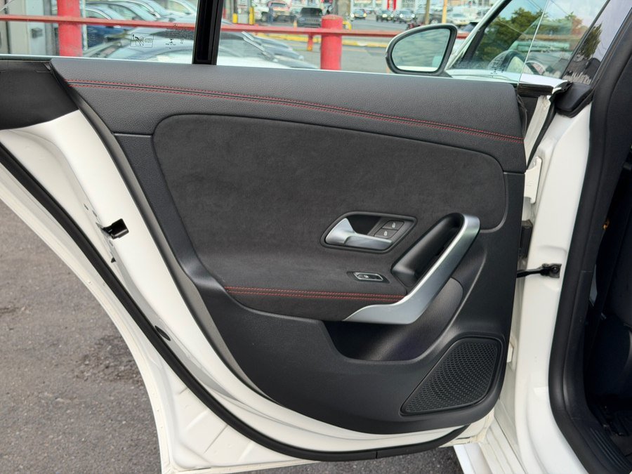 Used 2023 Mercedes-Benz CLA 250 4MATIC image 26