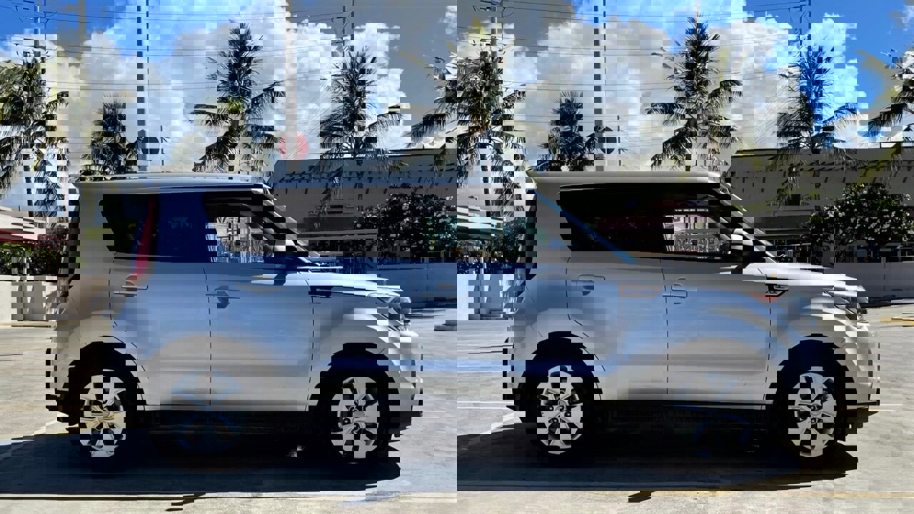 Used 2015 Kia Soul + image 6