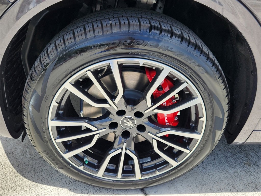 New 2025 Maserati Grecale GT image 5