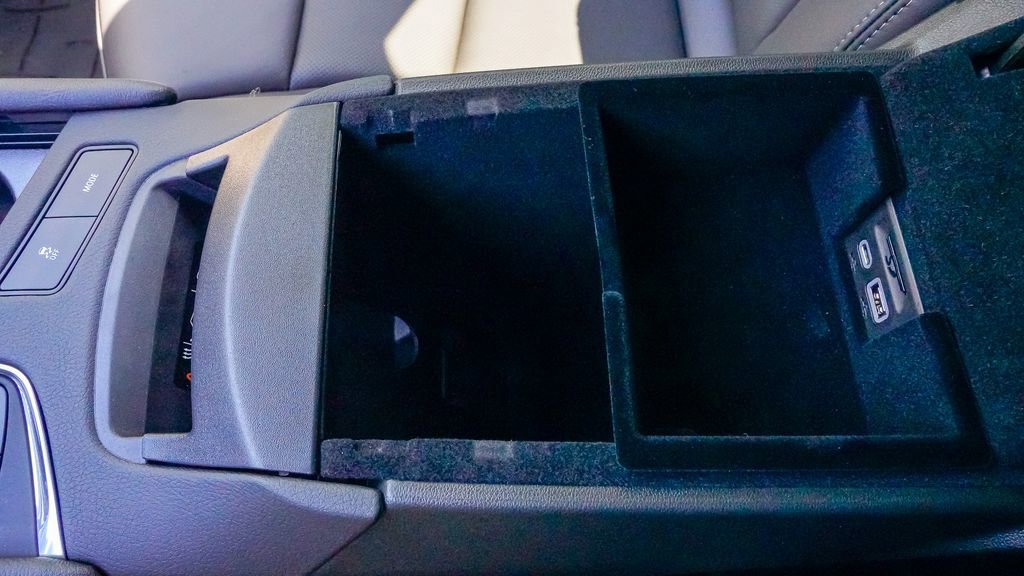 Certified 2025 Cadillac XT6 Premium Luxury w/ Technology Package image 31