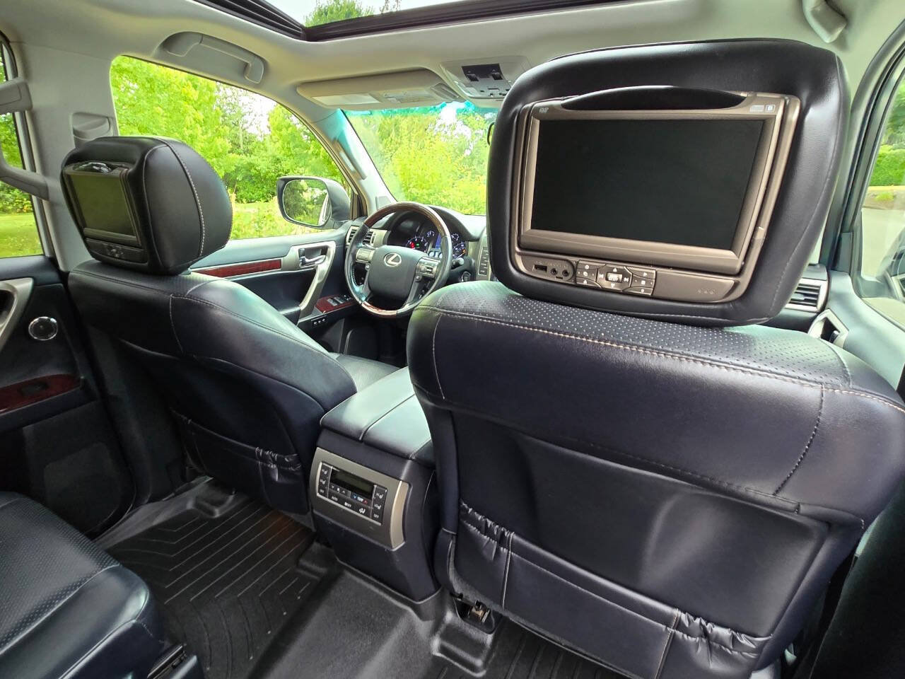 Used 2017 Lexus GX 460 Luxury w/ Preferred Accessory Package AWD/4WD image 3