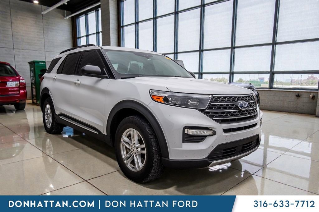 Used 2020 Ford Explorer XLT w/ Equipment Group 202A AWD/4WD image 32